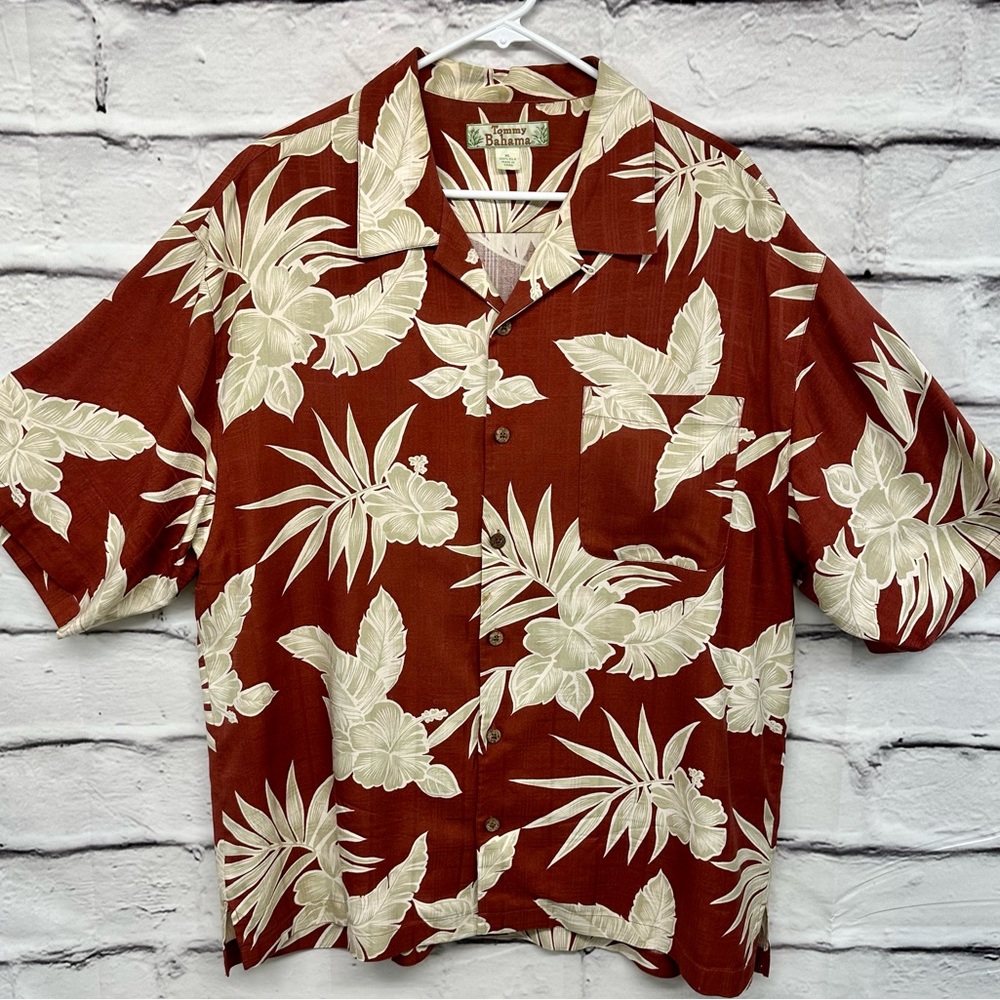 TOMMY BAHAMA Silk Shirt Size XL Short Sleeve Side Slit Button Down Leaves - Picture 10 of 11
